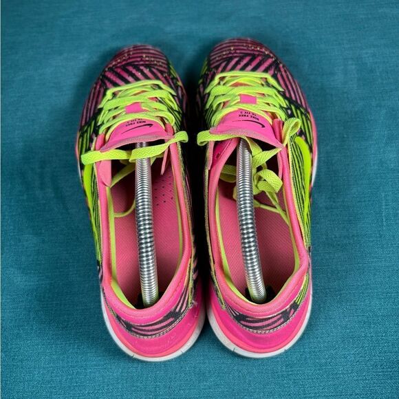 Size 9 - Women’s Nike Free TR multicolor shoes - Picture 6 of 8